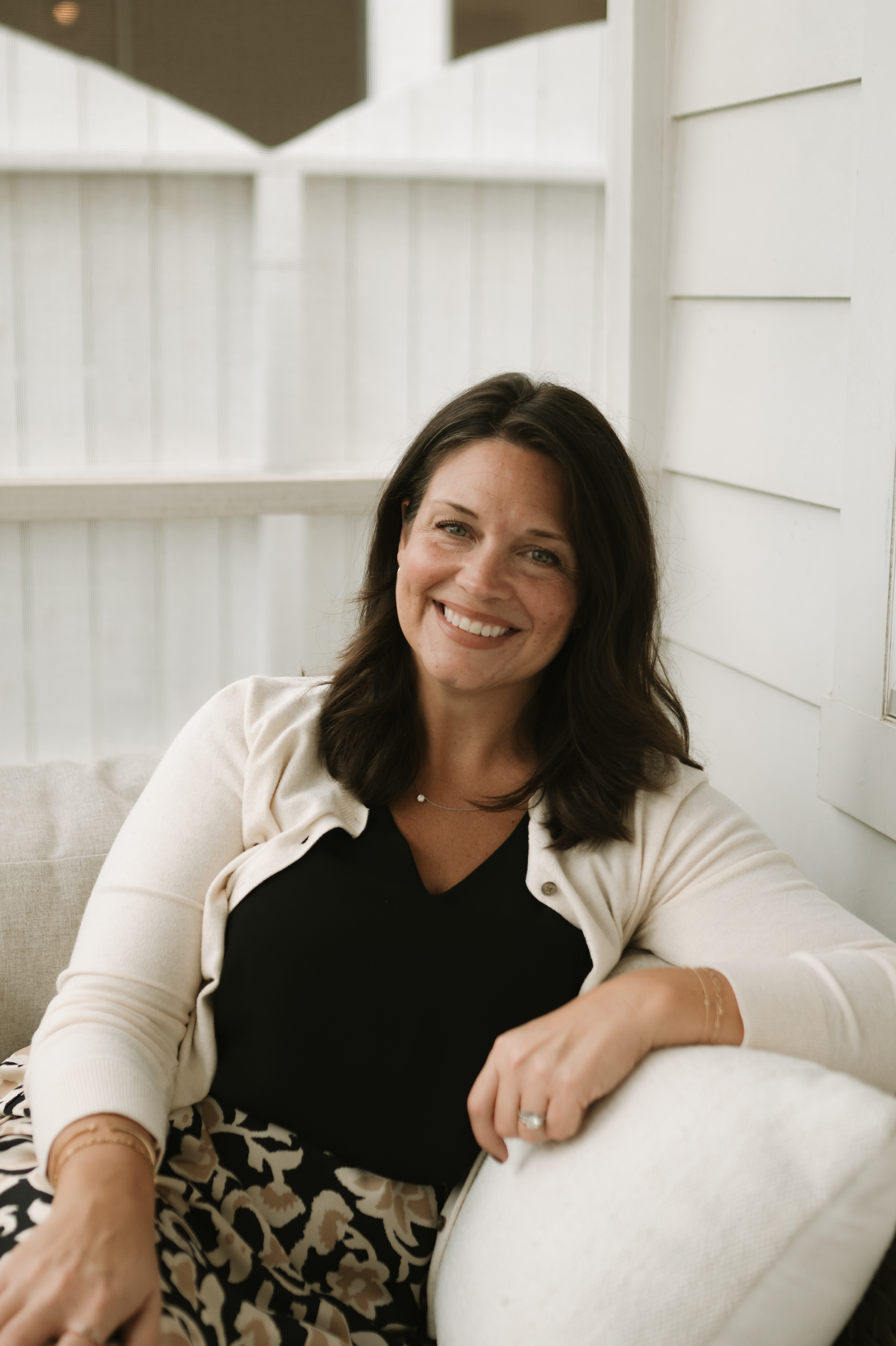 Amanda Custer, TFW Global co-founder and head trader, speaking to women traders at a coaching event