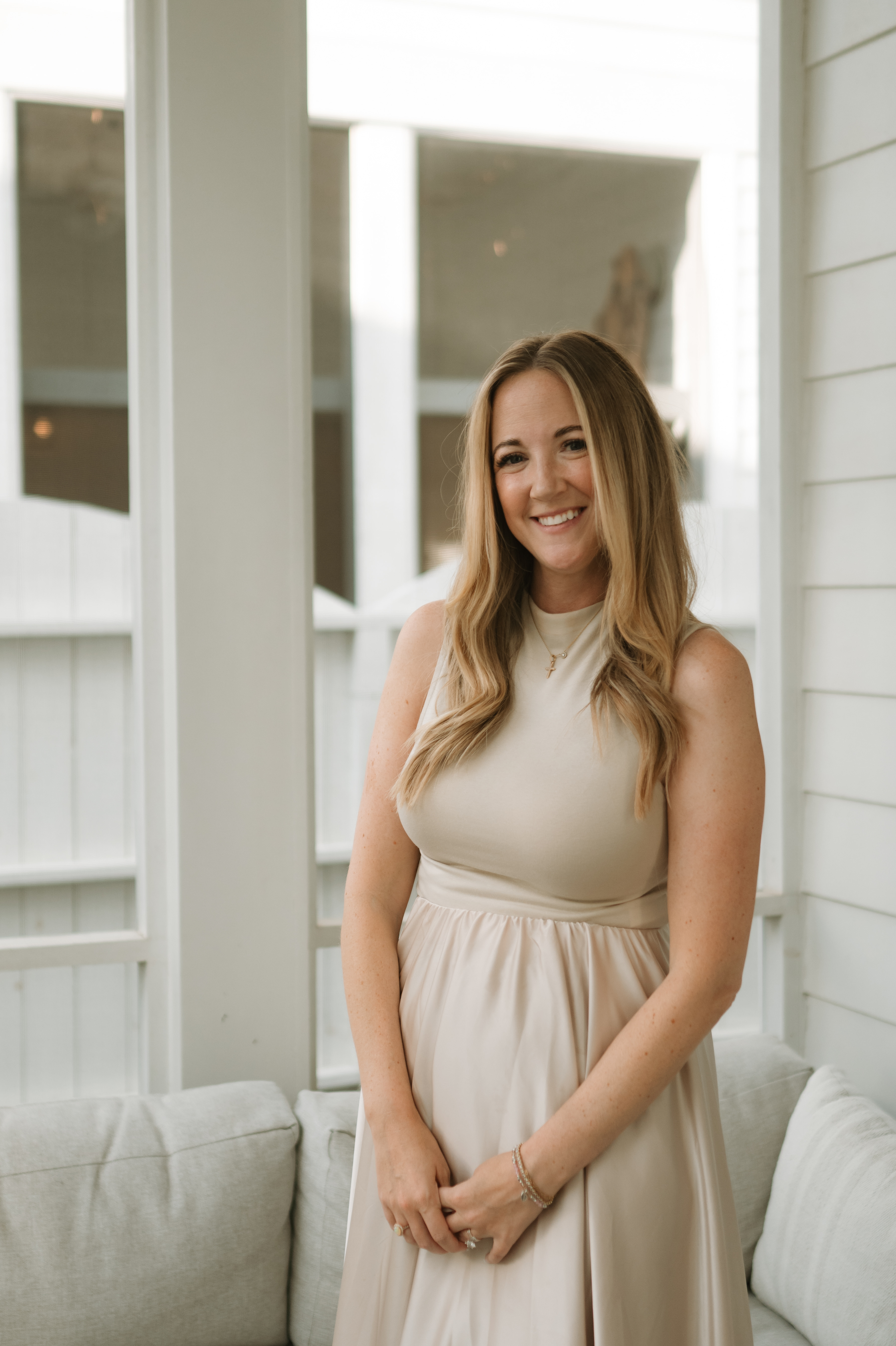 Jenn Eusterwiemann, TFW Global scalping educator, teaching position sizing on a live forex trading platform