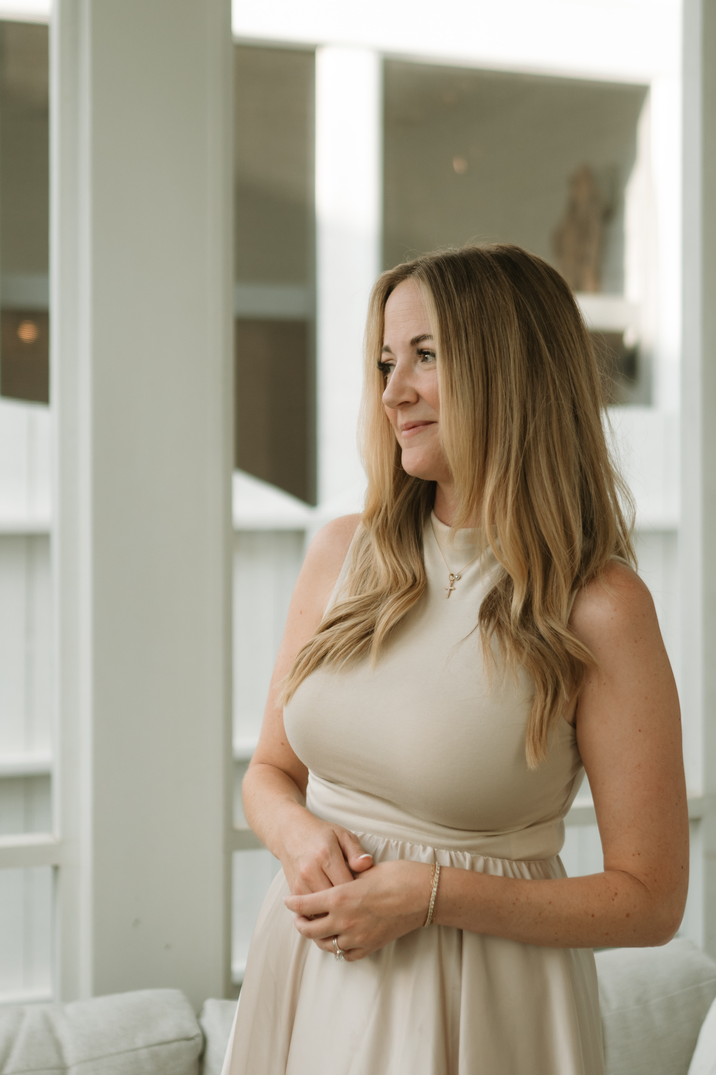 Jenn Eusterwiemann, TFW Global co-founder and trading educator, explaining chart analysis to women traders