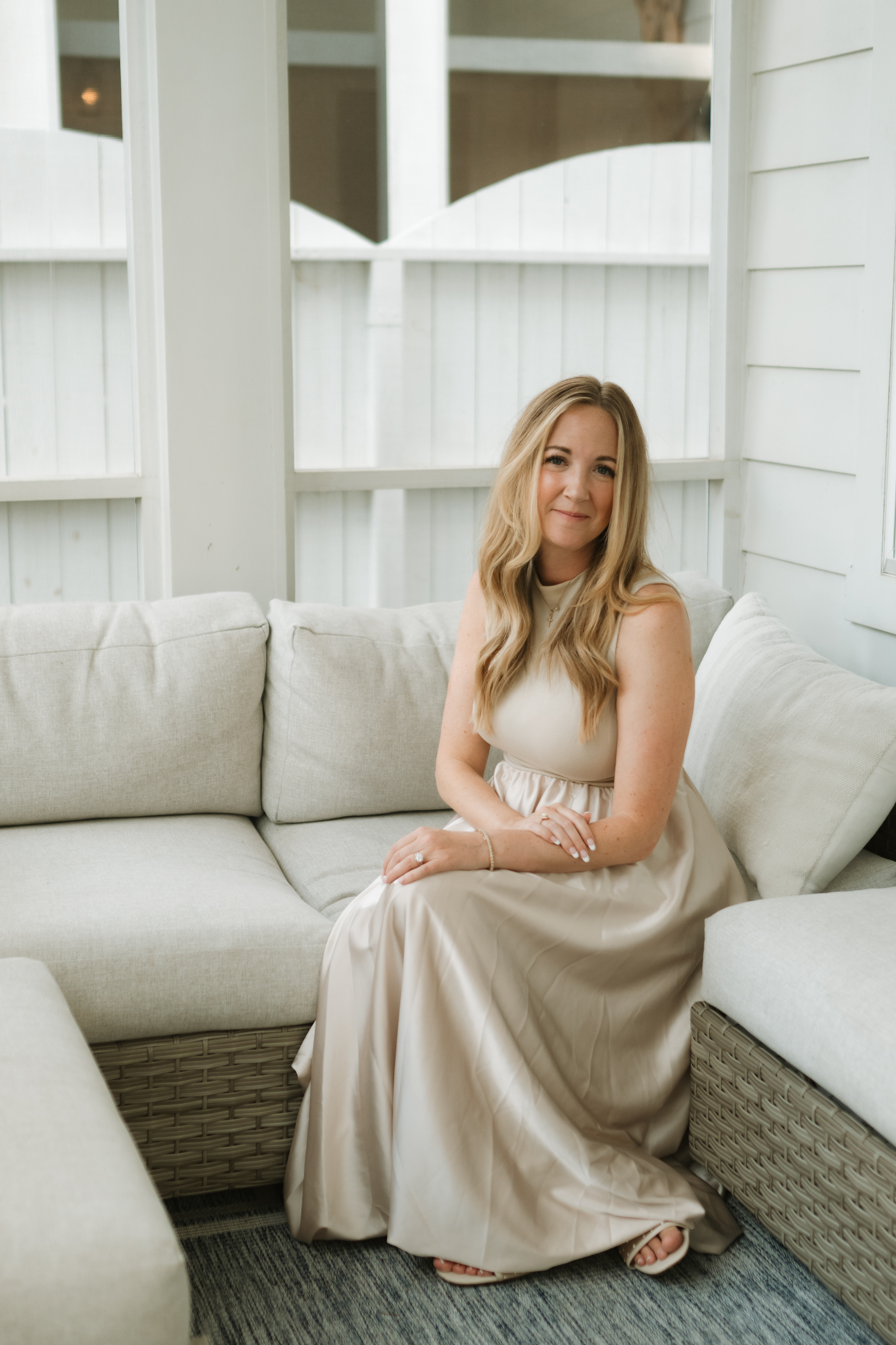 Jenn Eusterwiemann, TFW Global scalping educator, explaining candlestick chart analysis to women traders